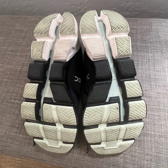 ON Cloudflyer Women’s Size 6.5 - Picture 7 of 7